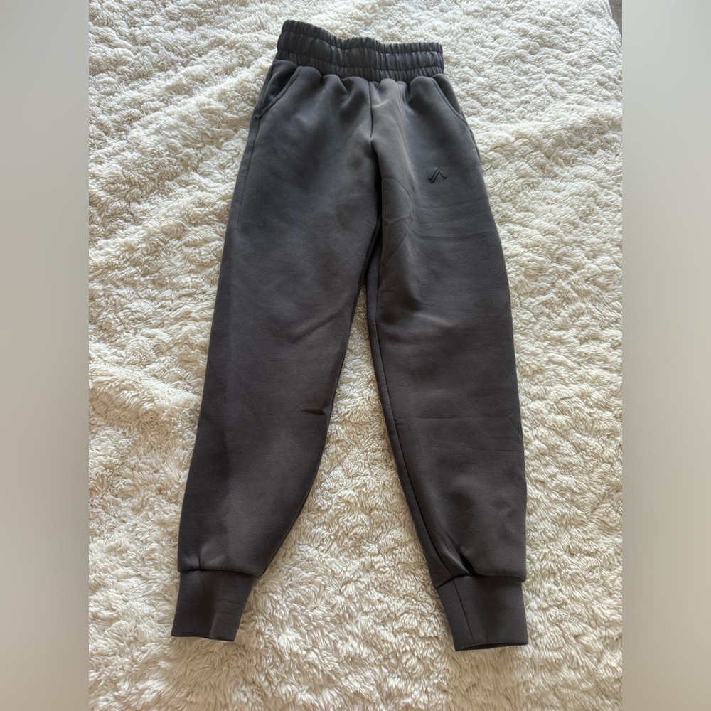 Alphalete joggers